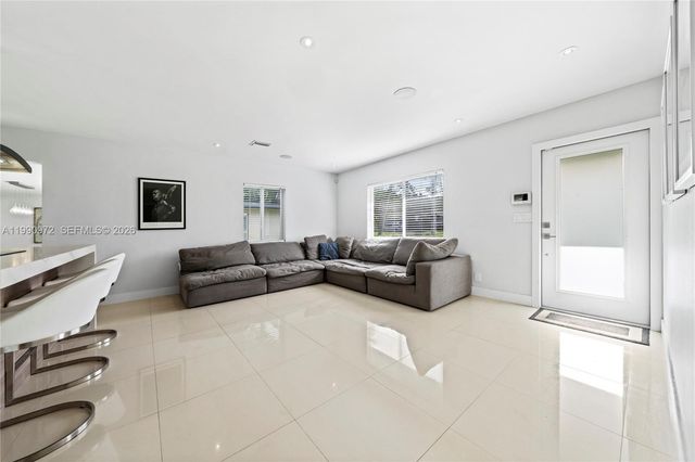 217 E Acre Dr, Plantation, FL 33317