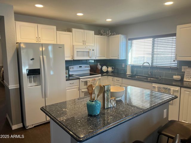 15481 W CAMERON Circle, Surprise, AZ 85379