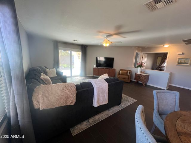 15481 W CAMERON Circle, Surprise, AZ 85379