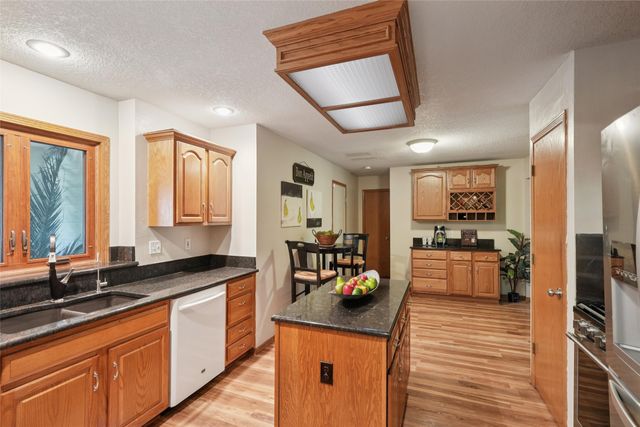 1824 NW 90th Street, Clive, IA 50325