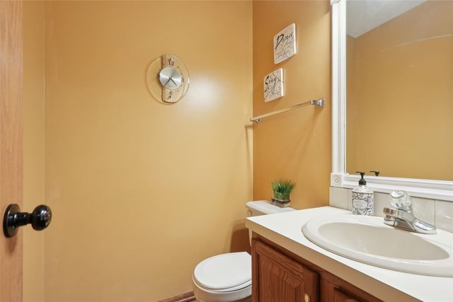 1824 NW 90th Street, Clive, IA 50325