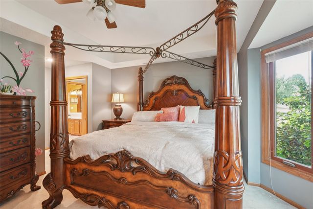 1824 NW 90th Street, Clive, IA 50325