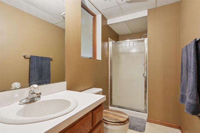 1824 NW 90th Street, Clive, IA 50325