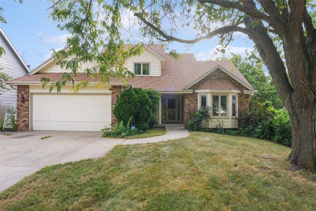 1824 NW 90th Street, Clive, IA 50325