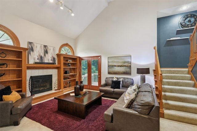 1824 NW 90th Street, Clive, IA 50325