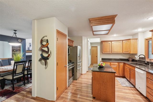 1824 NW 90th Street, Clive, IA 50325