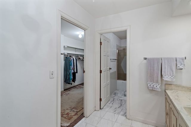 4 Oak Brook Club Drive F102, Oak Brook, IL 60523