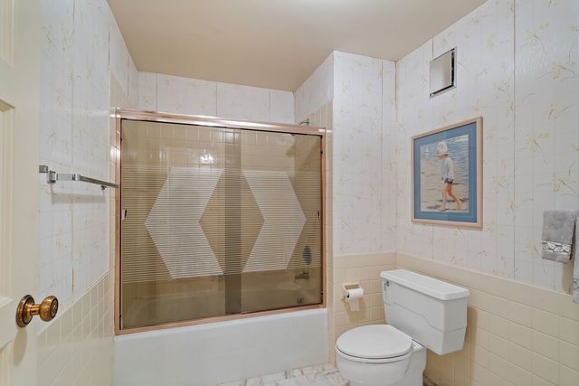 4 Oak Brook Club Drive F102, Oak Brook, IL 60523