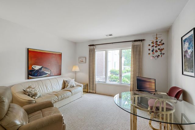 4 Oak Brook Club Drive F102, Oak Brook, IL 60523