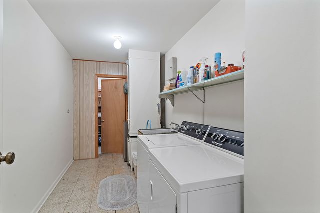 4 Oak Brook Club Drive F102, Oak Brook, IL 60523