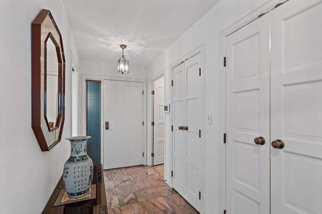 4 Oak Brook Club Drive F102, Oak Brook, IL 60523