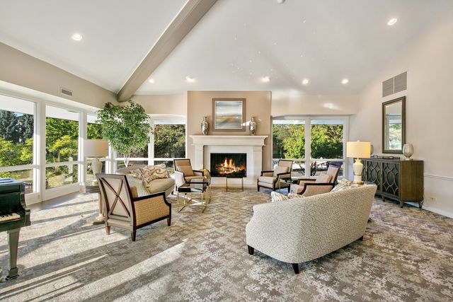 4 Oak Brook Club Drive F102, Oak Brook, IL 60523