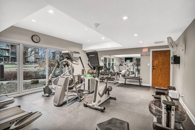 4 Oak Brook Club Drive F102, Oak Brook, IL 60523