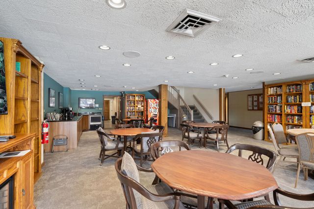 4 Oak Brook Club Drive F102, Oak Brook, IL 60523