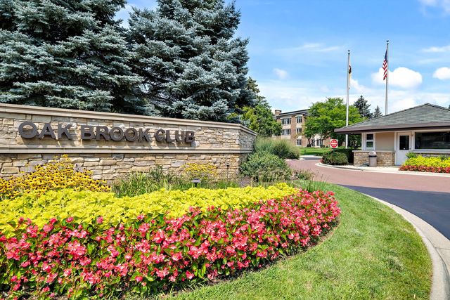 4 Oak Brook Club Drive F102, Oak Brook, IL 60523