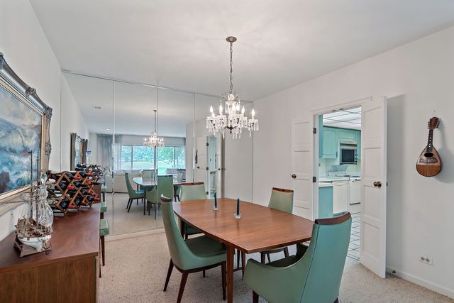 4 Oak Brook Club Drive F102, Oak Brook, IL 60523