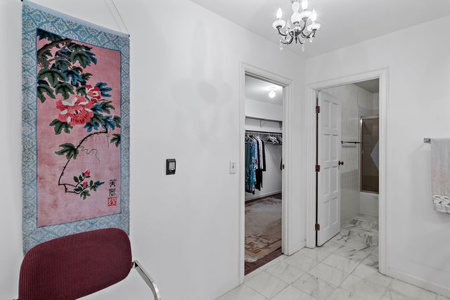 4 Oak Brook Club Drive F102, Oak Brook, IL 60523