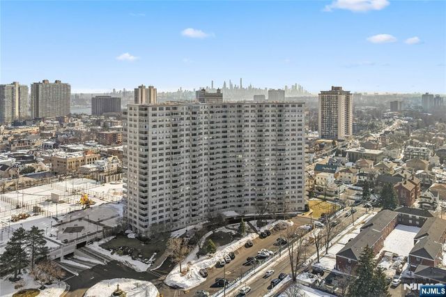 2000 Linwood Avenue 6E, Fort Lee, NJ 07024