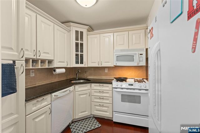 2000 Linwood Avenue 6E, Fort Lee, NJ 07024