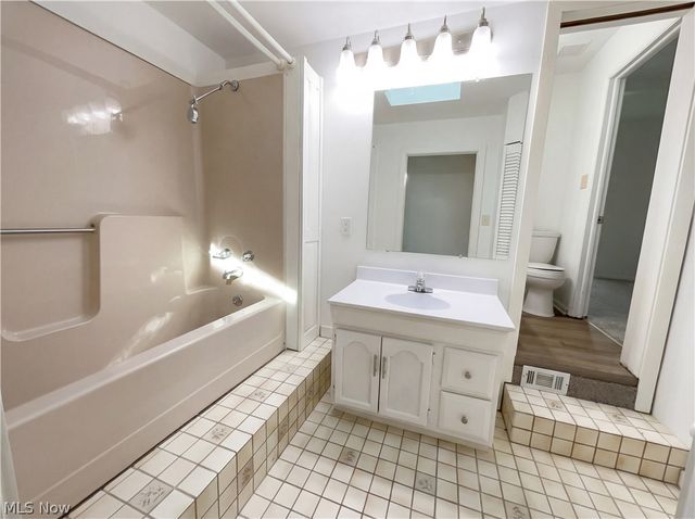 28095 Bassett Road, Westlake, OH 44145