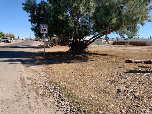 321 Riverwood Lane, Bullhead City, AZ 86442