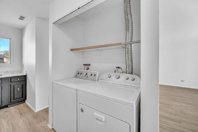 526 Alton Court, Carol Stream, IL 60188