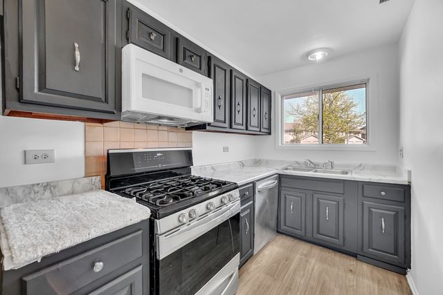 526 Alton Court, Carol Stream, IL 60188