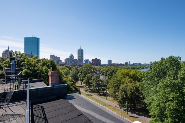 112 Pinckney St 46, Boston, MA 02114