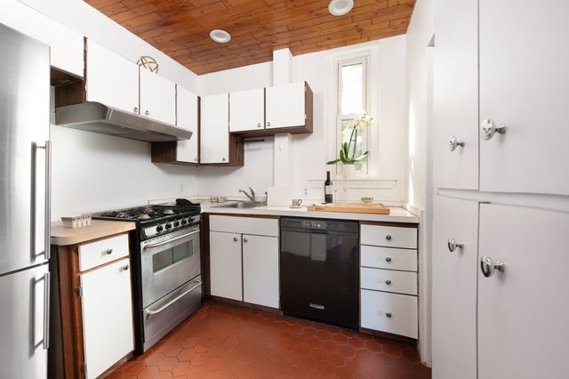 112 Pinckney St 46, Boston, MA 02114