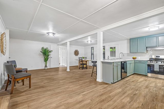 605 Bishop ST, Smithville, TX 78957