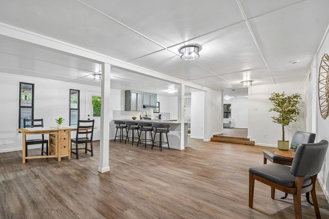 605 Bishop ST, Smithville, TX 78957