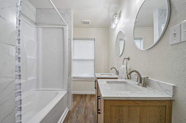 605 Bishop ST, Smithville, TX 78957