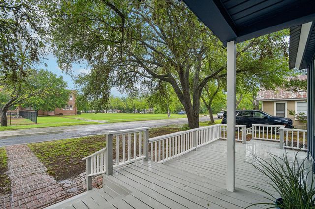 605 Bishop ST, Smithville, TX 78957