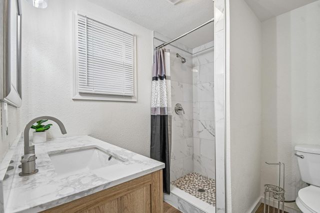 605 Bishop ST, Smithville, TX 78957