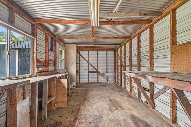 605 Bishop ST, Smithville, TX 78957