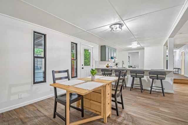 605 Bishop ST, Smithville, TX 78957
