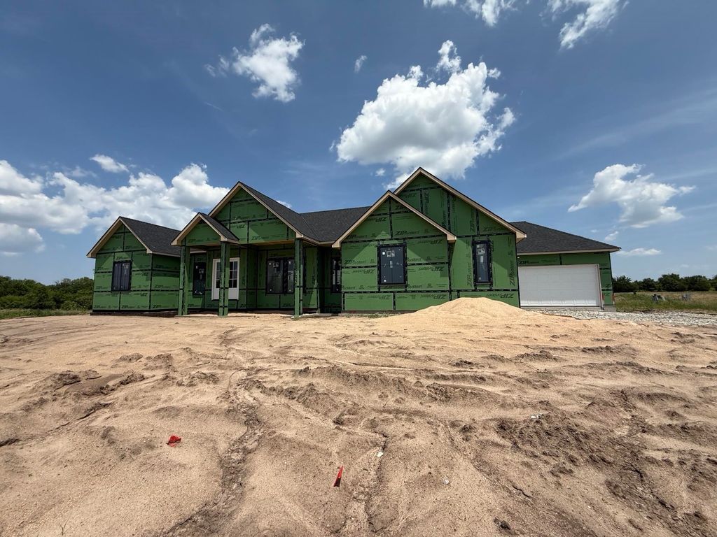 16600 W Hickory St, Goddard, KS 67052