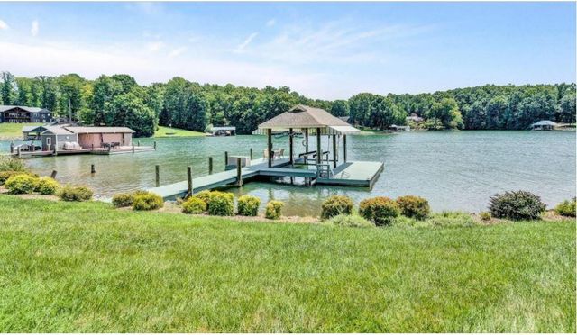 308 Pine DR, Huddleston, VA 24104