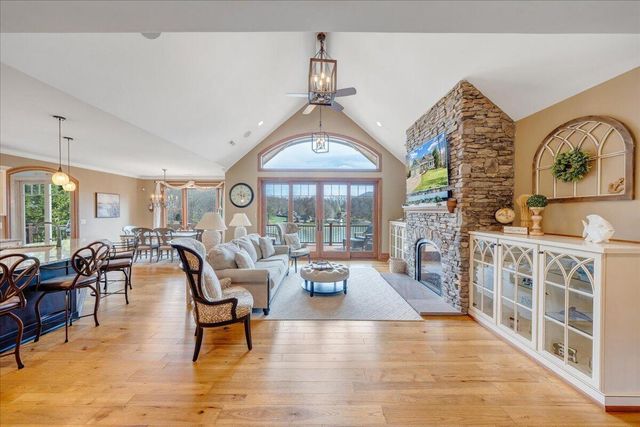 308 Pine DR, Huddleston, VA 24104