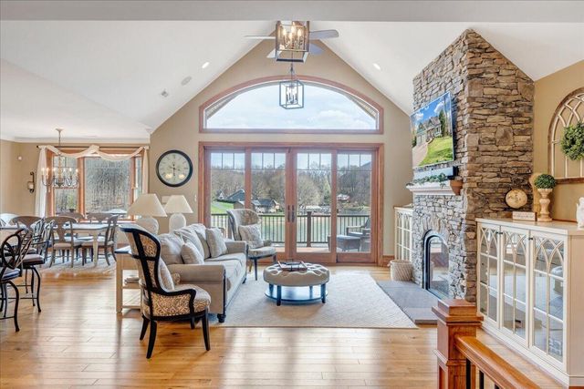 308 Pine DR, Huddleston, VA 24104
