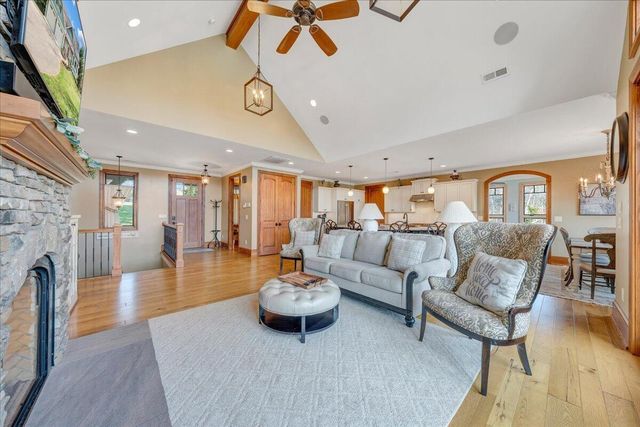 308 Pine DR, Huddleston, VA 24104