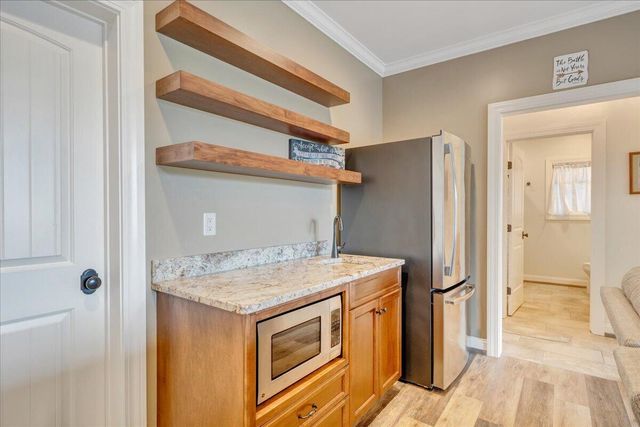 308 Pine DR, Huddleston, VA 24104