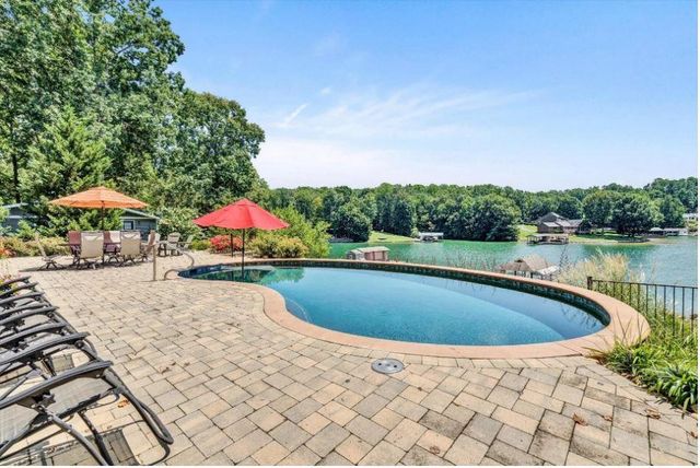 308 Pine DR, Huddleston, VA 24104