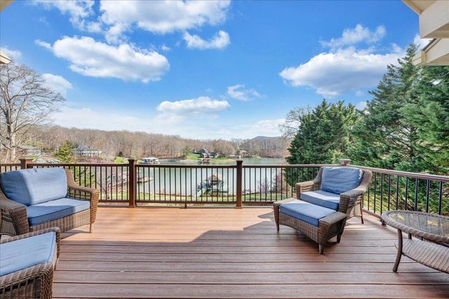 308 Pine DR, Huddleston, VA 24104