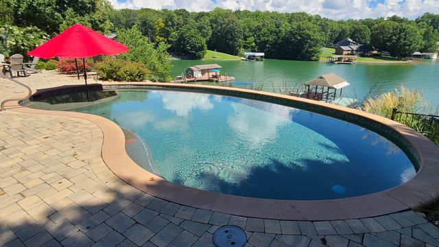 308 Pine DR, Huddleston, VA 24104