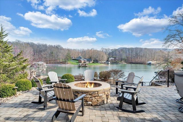 308 Pine DR, Huddleston, VA 24104