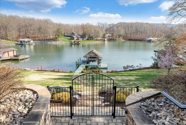 308 Pine DR, Huddleston, VA 24104