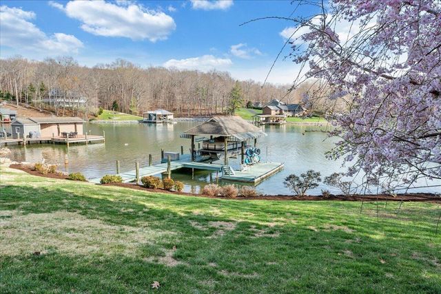 308 Pine DR, Huddleston, VA 24104