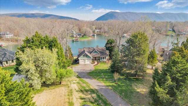 308 Pine DR, Huddleston, VA 24104