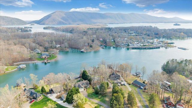 308 Pine DR, Huddleston, VA 24104